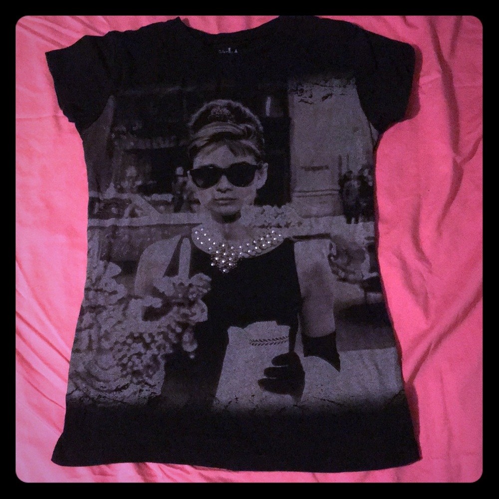 Audrey Breakfast at Tiffany’s graphic tee